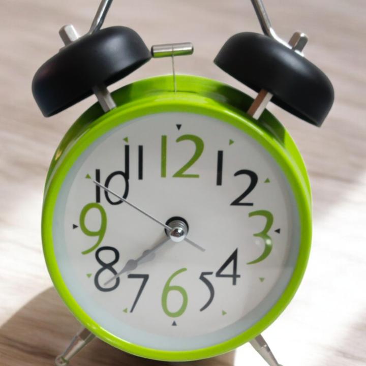 Brighten Your Mornings with Our Analog Alarm Clock - Classic and Reliable