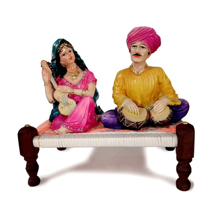 Elegant Rajasthani Couple Idol - Timeless Romance for Your Home Decor