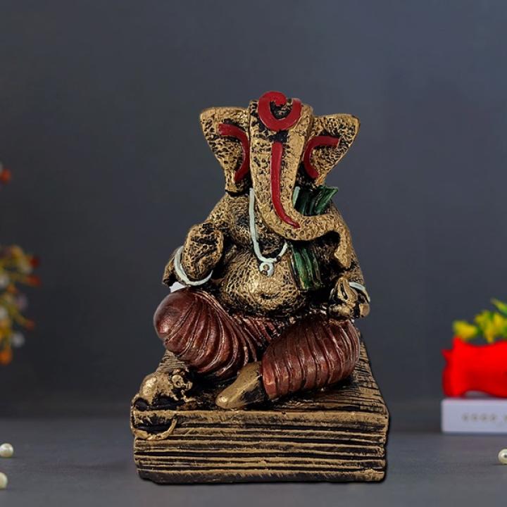 Set of 8 Exquisite Ganesha Idols - Embrace Divine Blessings